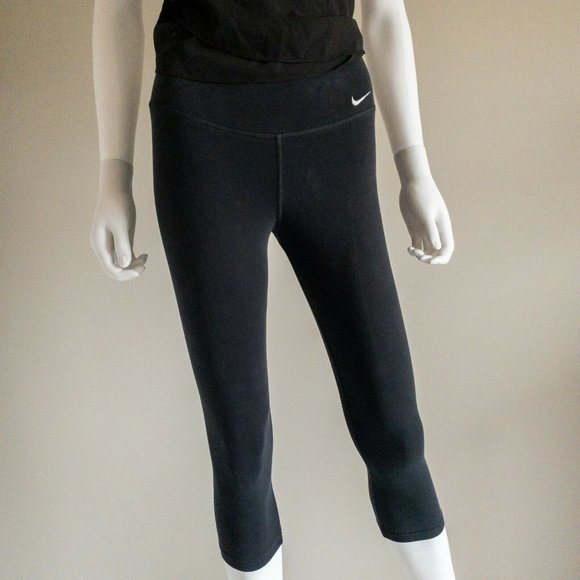 Nike Mini Swoosh Capri Cropped Leggings - Picture 6 of 9